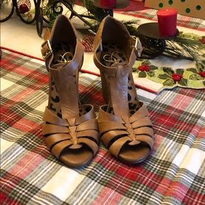 Jessica Simpson tan wedges